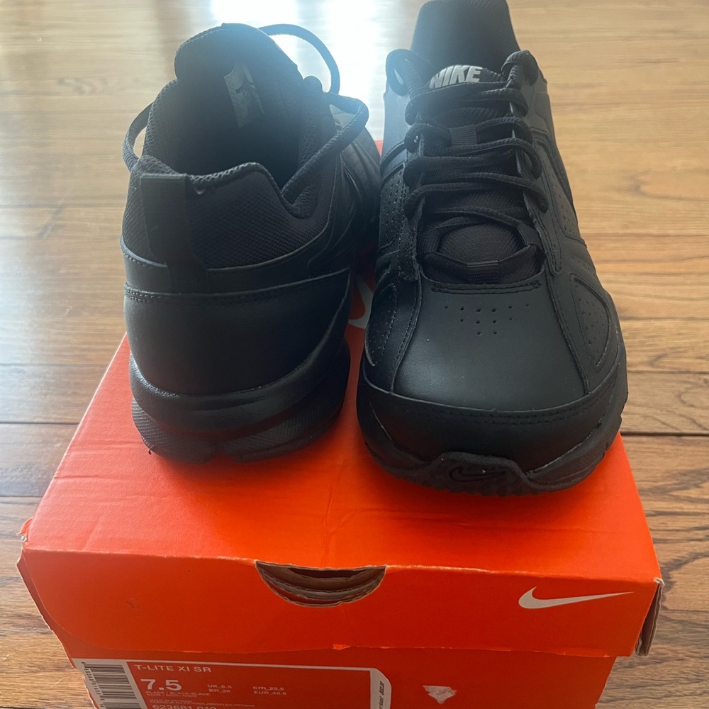 Nike Men's Black Low-Top Sneakers